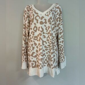 Honey Me soft long sleeve animal print top v neck L